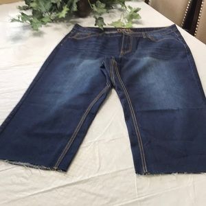 Rue 21~Raw Hem Cropped Jeans~~💦💦